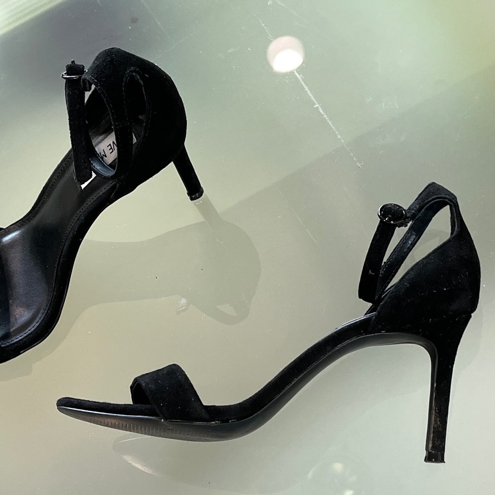 Steve Madden Ankle Strap Luxe Heeled Sandal Black Suede 7.5 PERFECT Condition